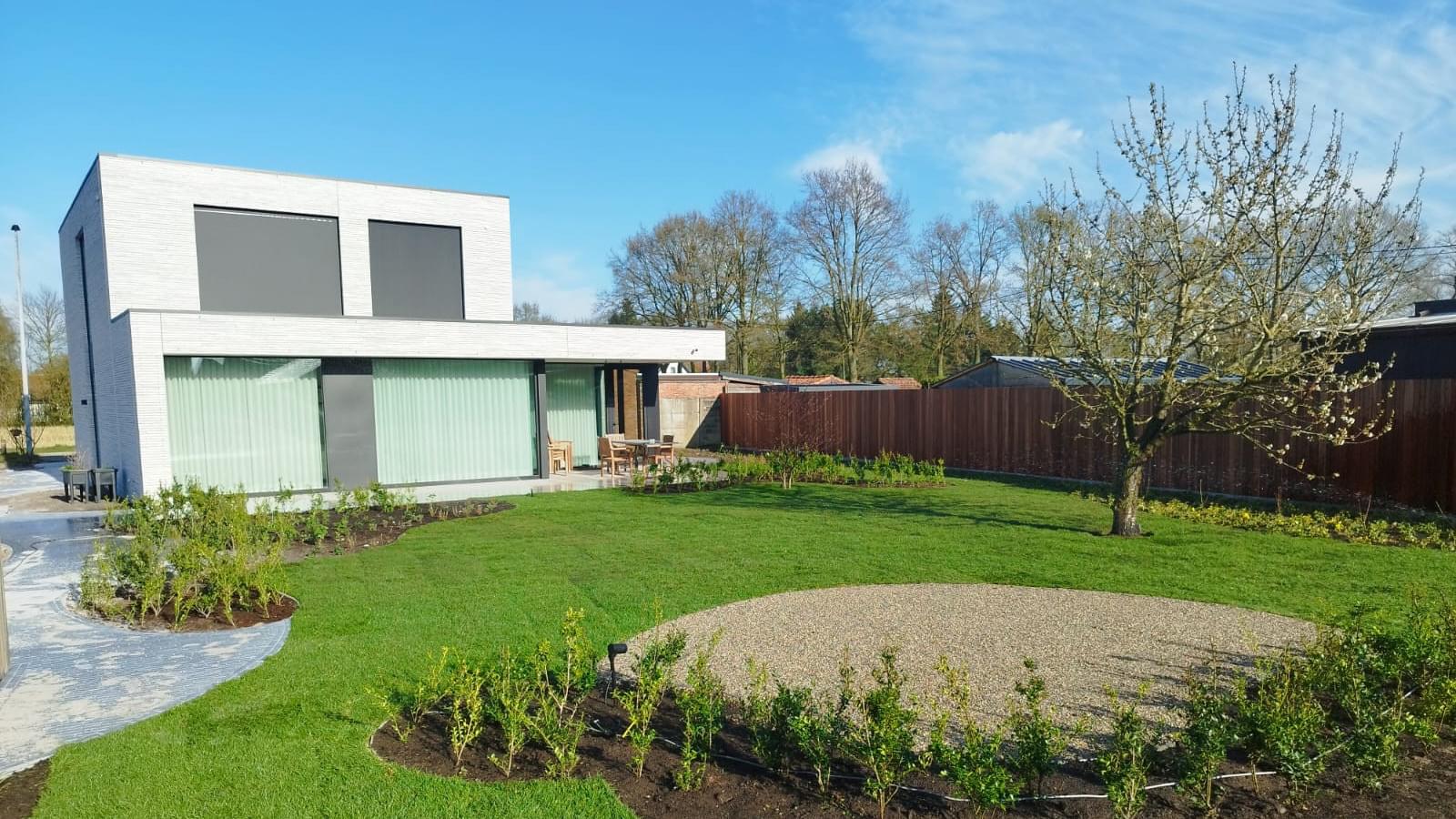 Nul-energiewoning in Geel met aangelegde tuin