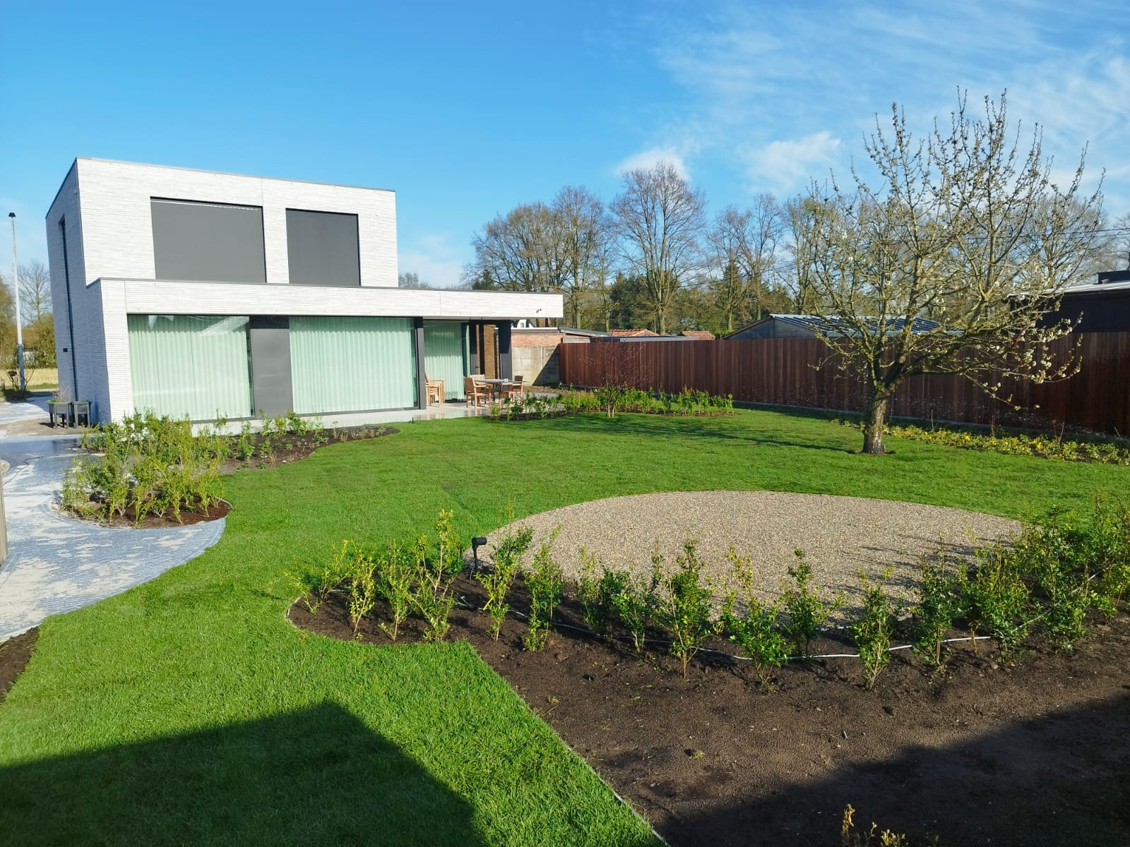 Nul-energiewoning in Geel met aangelegde tuin
