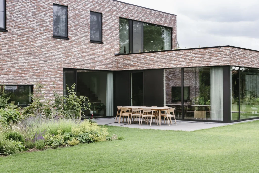 Exterieur tuin met woning &mdash; woning Van der Geest, Mechelen
