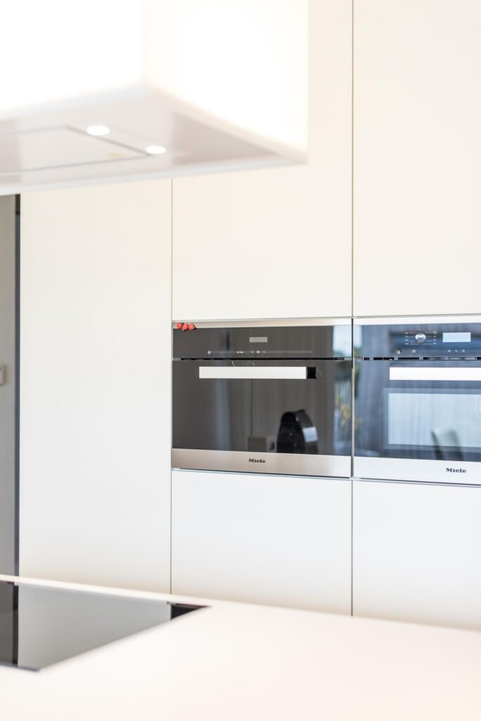 Keuken met ovenkolom &mdash; woning De Ridder, Malle