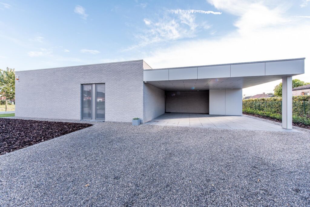 Exterieur witte woning &mdash; woning De Ridder, Malle
