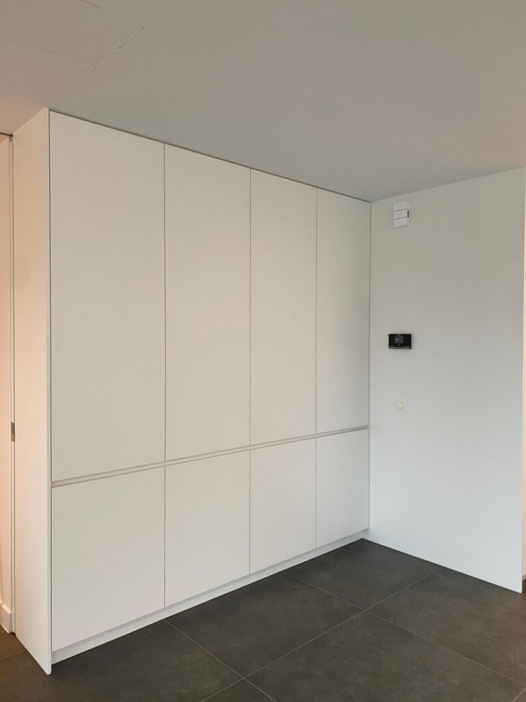Witte badkamer &mdash; woning De Kort, Kasterlee