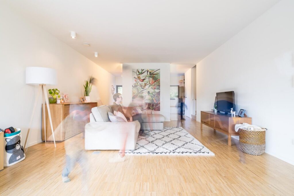 Leefruimte licht en open plan &mdash; woning De Wilde, Brasschaat
