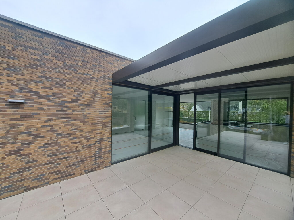 Exterieur terras &mdash; woning Robberechts, Schoten