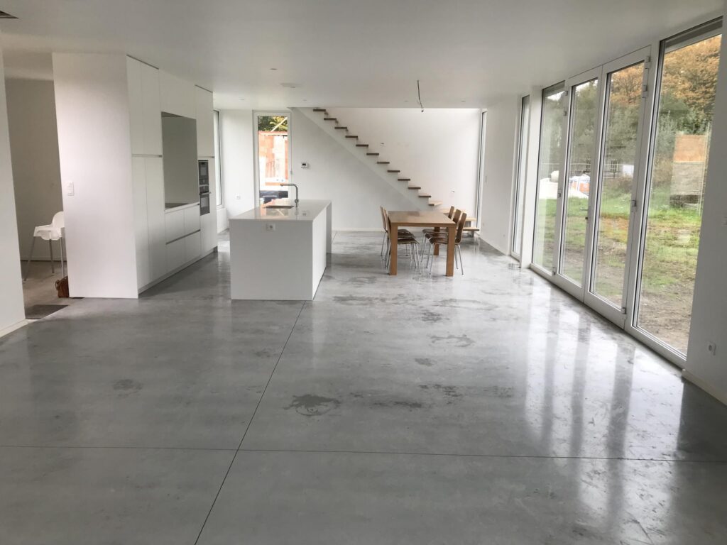 Lege leefruimte in afwerkingsfase &mdash; woning Dickens, Oud-Turnhout