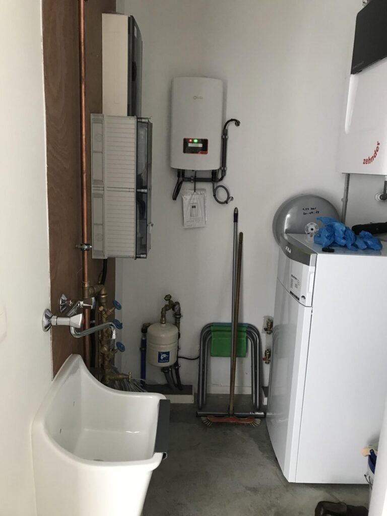 Technische installatie verwarmingspijpen &mdash; woning Dickens, Oud-Turnhout