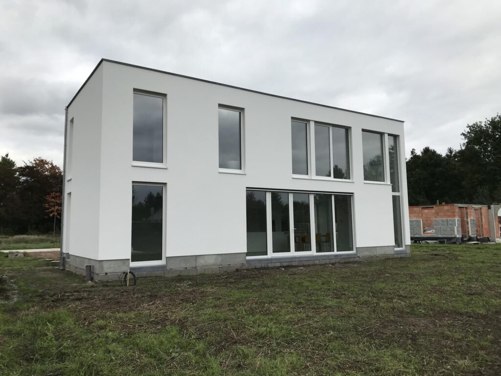 Exterieur kubistische witte woning &mdash; woning Dickens, Oud-Turnhout