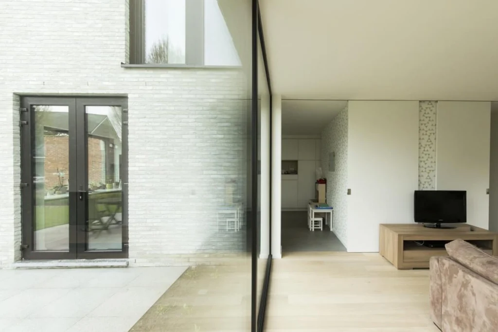 Hal en inkomzone &mdash; woning Bens, Geel