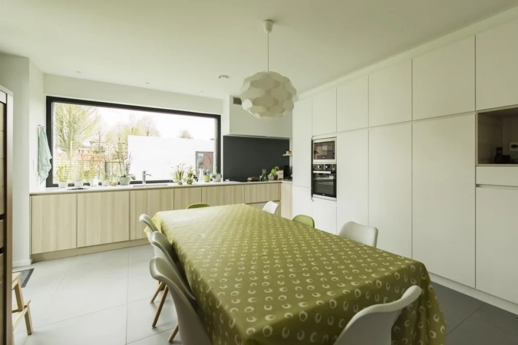 Keuken en eetruimte &mdash; overzicht &mdash; woning Bens, Geel