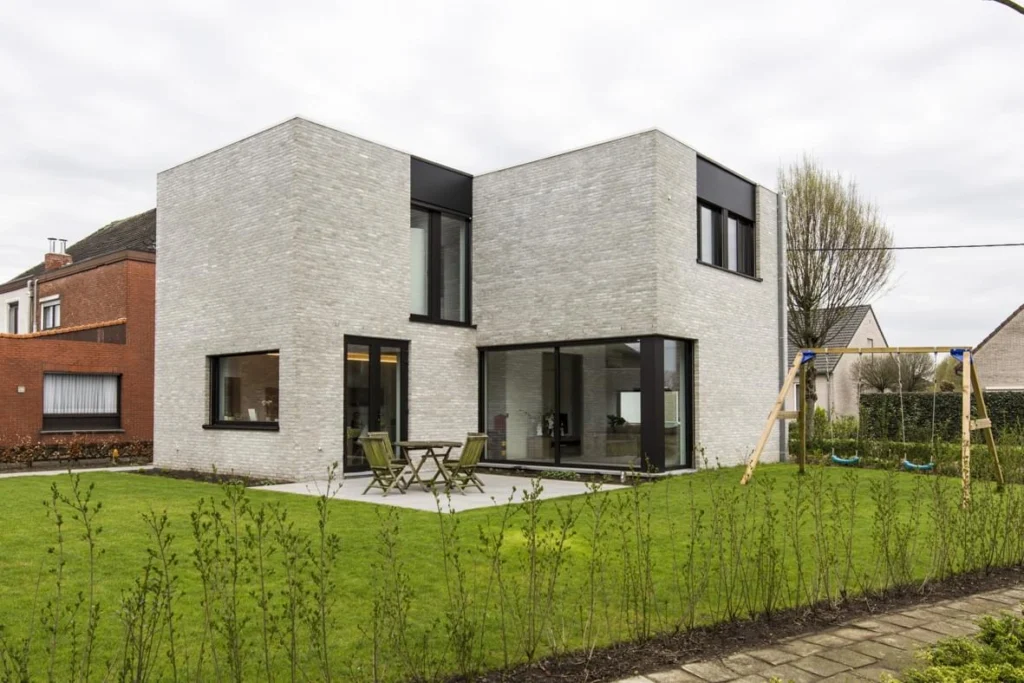 Voorgevel overzicht vanuit de straat &mdash; woning Bens, Geel