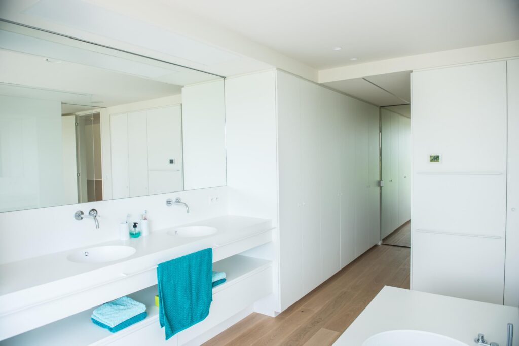 Badkamer met turquoise tegels &mdash; woning Cornelis, Merksplas