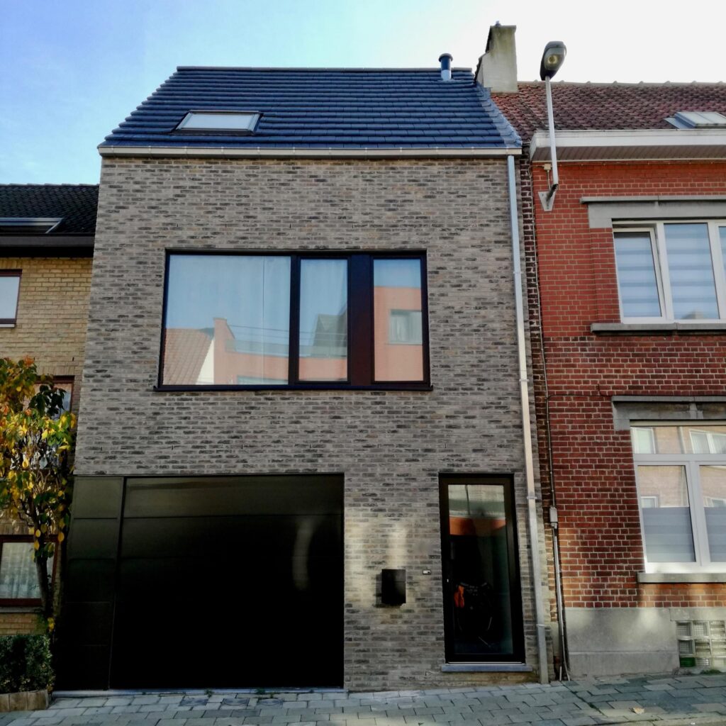 Exterieur rijwoning voorgevel &mdash; woning Greefmans, Vilvoorde