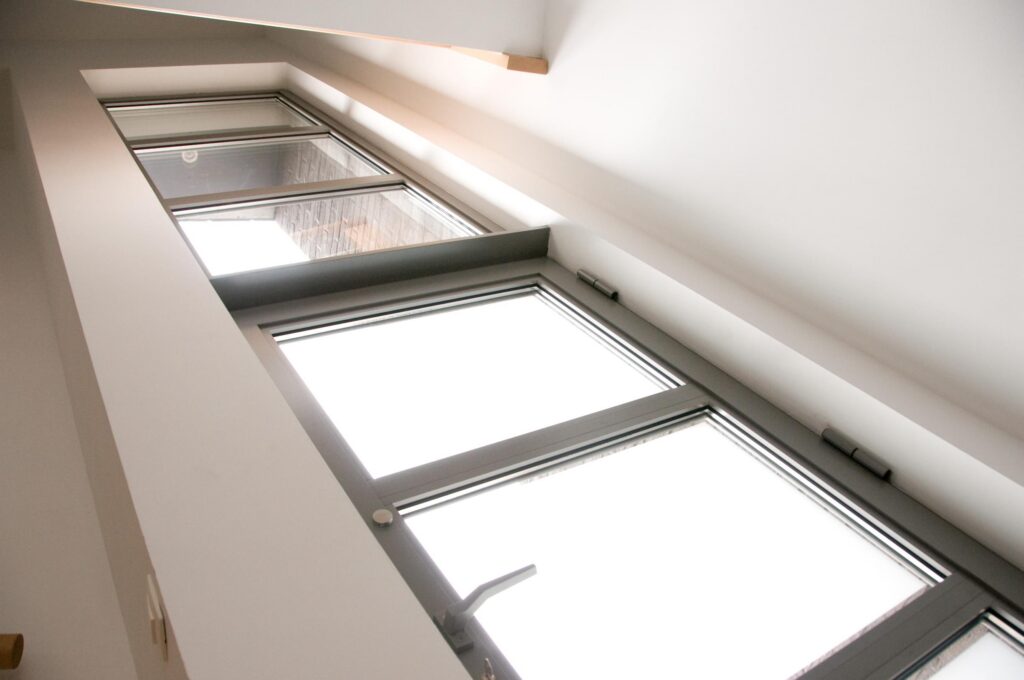 Interieur met dakramen/velux &mdash; woning Menaerts-Van Deun, Turnhout