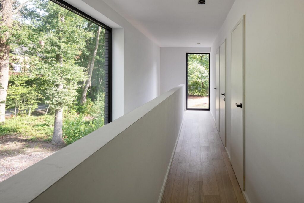 Ruime witte kamer &mdash; woning De Clercq, Brasschaat