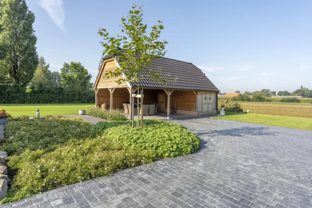 Exterieur hoeve met terras &mdash; woning Maris, Ravels
