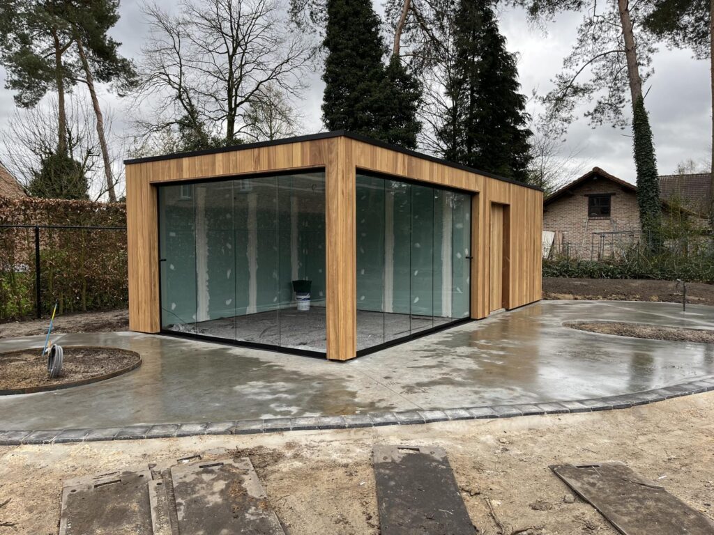 Exterieur houten bijgebouw &mdash; woning Dierckx, Mol