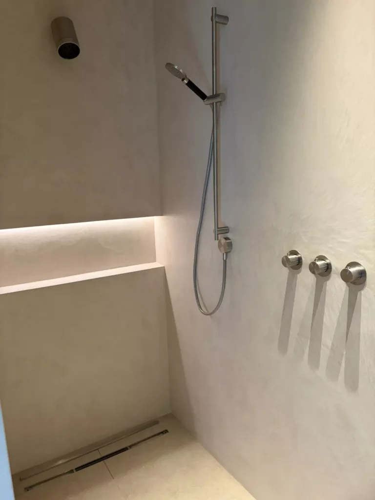 Douche met regen douchekop &mdash; woning Boons, Wuustwezel