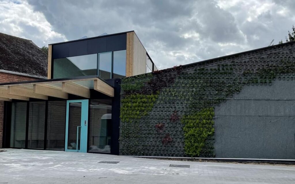 Geveldetail &mdash; huisartsenpraktijk 't Zwaantje, Haacht