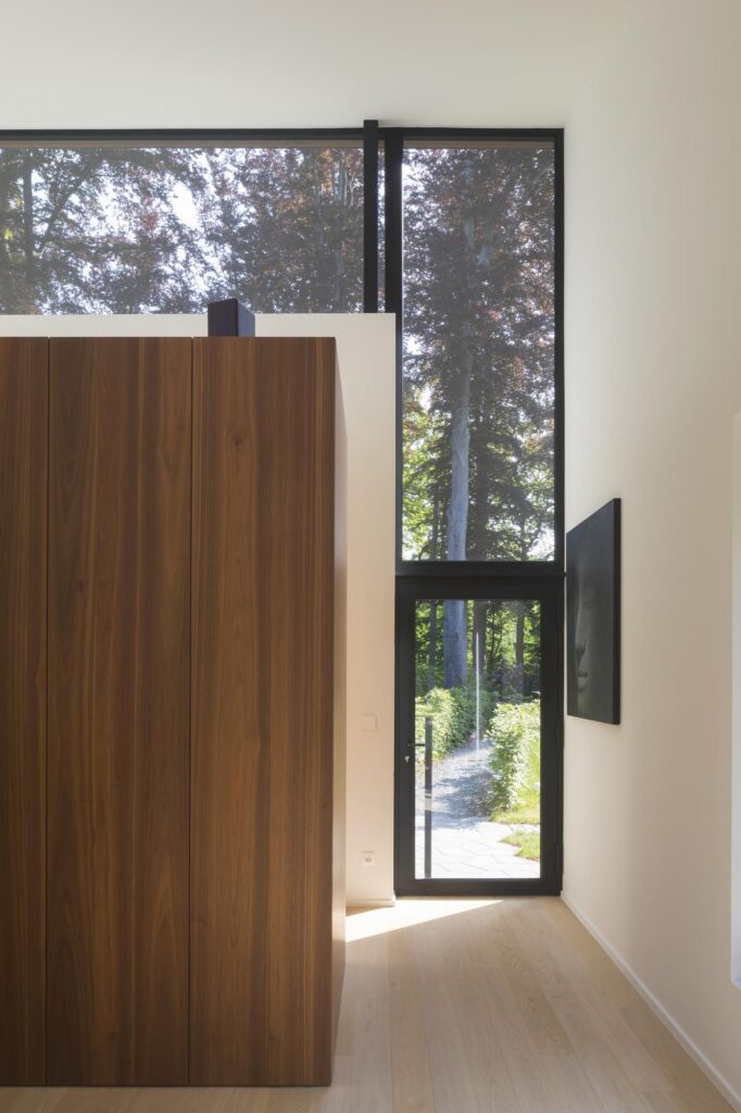 Interieur donkere gang/kamer &mdash; woning Druyts, Brasschaat