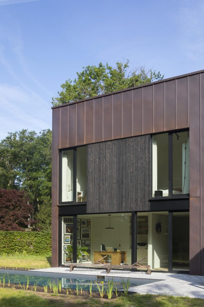 Exterieur donkere houten cladding &mdash; woning Druyts, Brasschaat