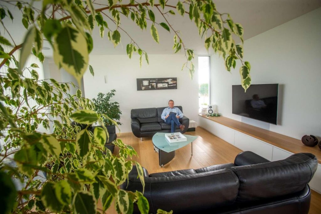 Keuken donker hout &mdash; woning Olbrechts, Geetbets