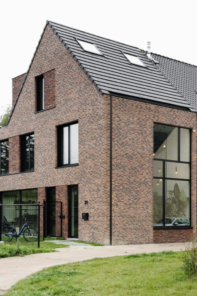 Woonkamer met houten plafond &mdash; woning Decan-Baeten, Zwijndrecht