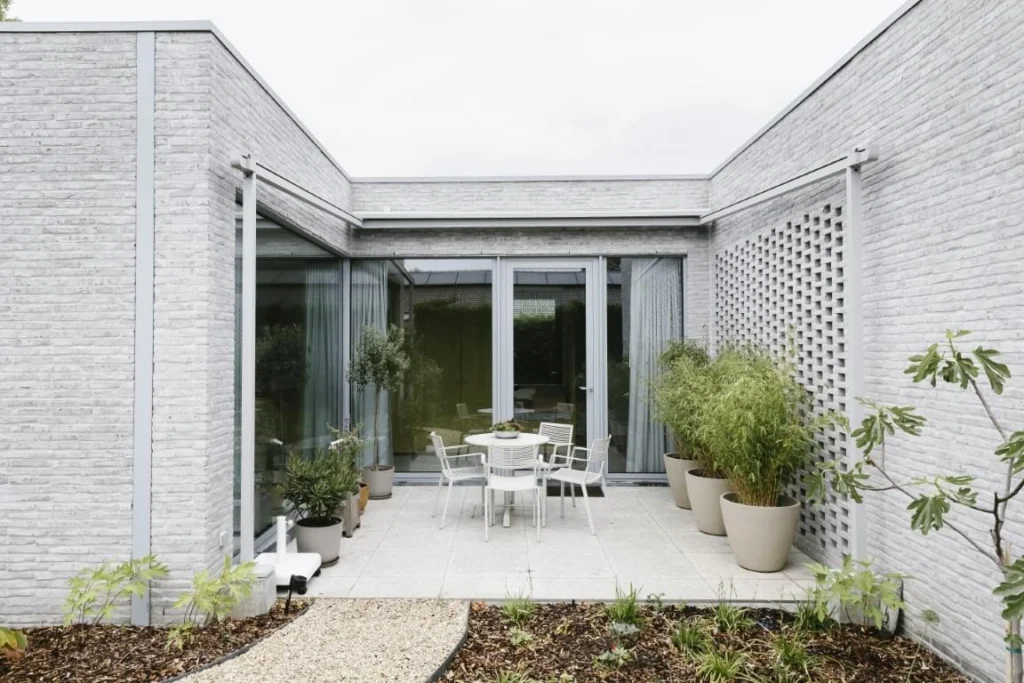 Exterieur tuinzijde woning met bomen &mdash; woning Lasure, Steenokkerzeel