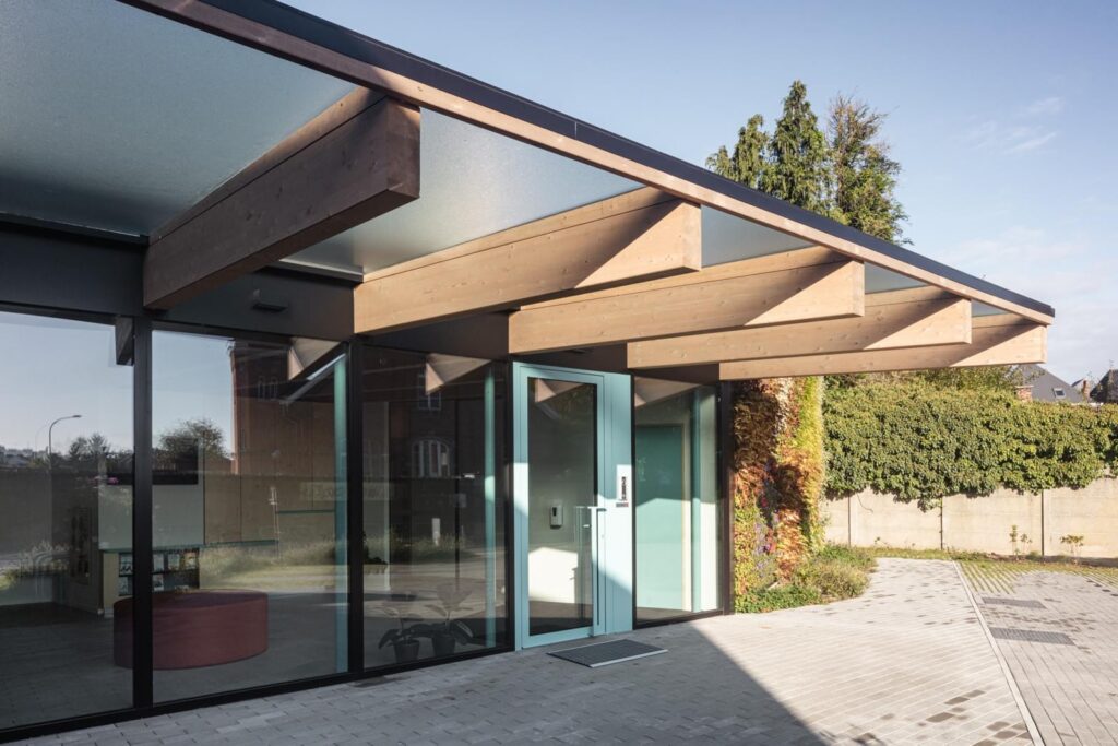 Groene muur &mdash; huisartsenpraktijk 't Zwaantje, Haacht
