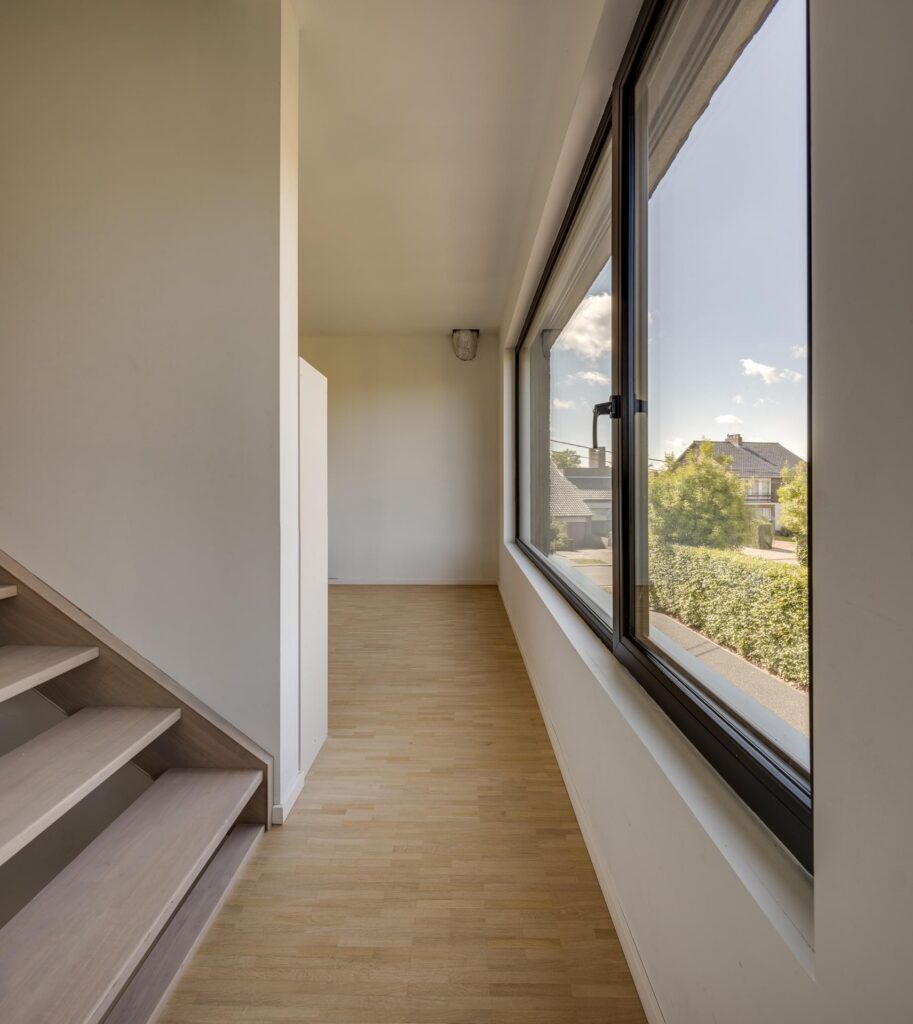 Lichte gang of corridor &mdash; woning De Jaegher, Dessel