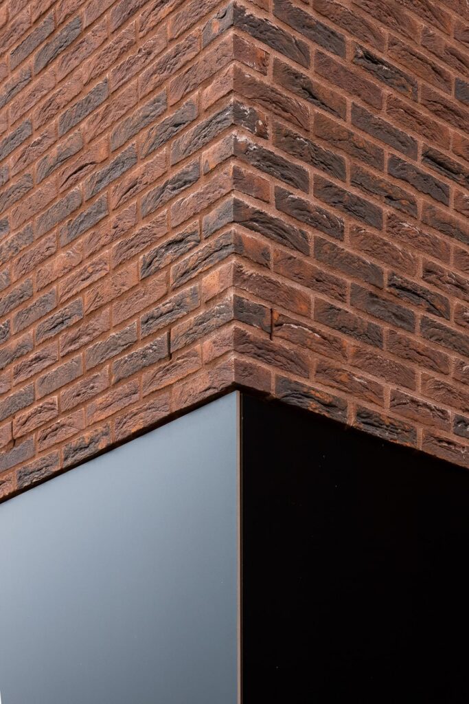 Gevelsteen detail &mdash; woning Van Lutsenborg, Turnhout