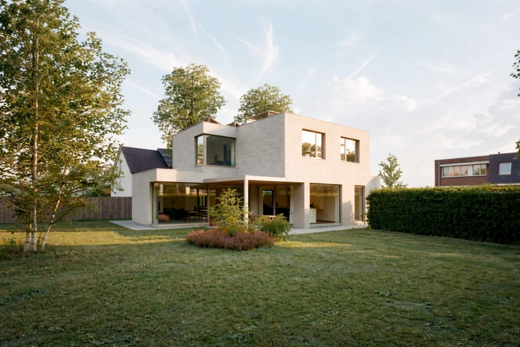 Gevelzicht moderne open woning in opbouwfase &mdash; Familie Haex, Holsbeek