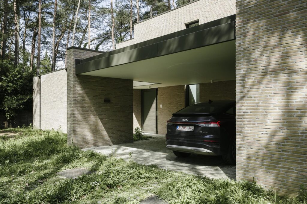 Exterieur voorgevel in bos &mdash; woning De Preter, Vosselaar
