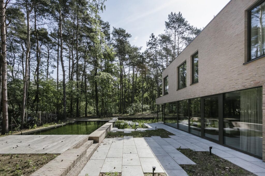 Vijver en terras &mdash; woning De Preter, Vosselaar