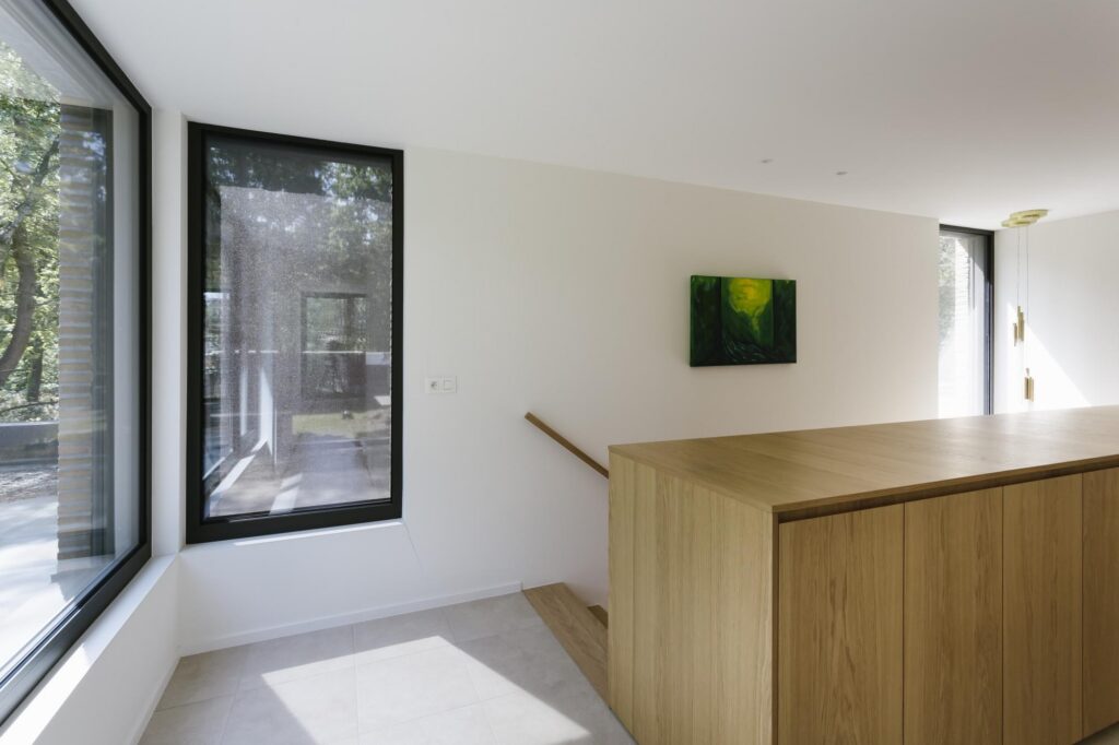 Slaapkamer met tv en ingebouwde kasten &mdash; woning De Preter, Vosselaar